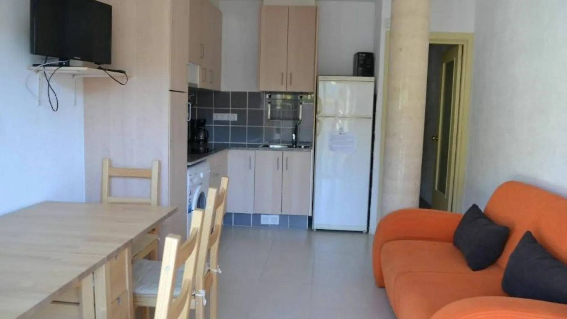 Apartment In Llanca, Girona 103544 By Mo Rentals ספרד